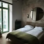 Rail & Old Town Апартаменты *