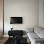 Rail & Old Town شقة *