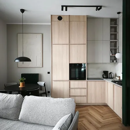 Rail & Old Town بوزنان