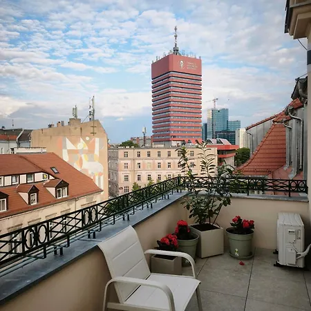 Rail & Old Town Апартаменти