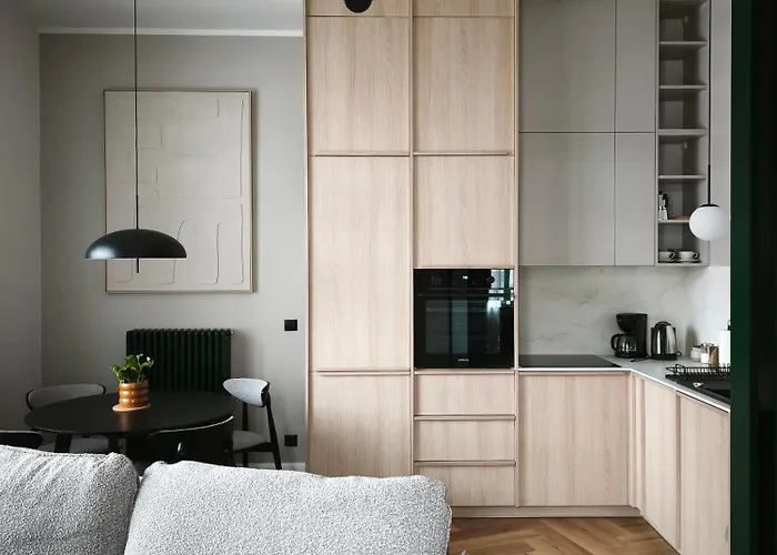 Rail & Old Town بوزنان