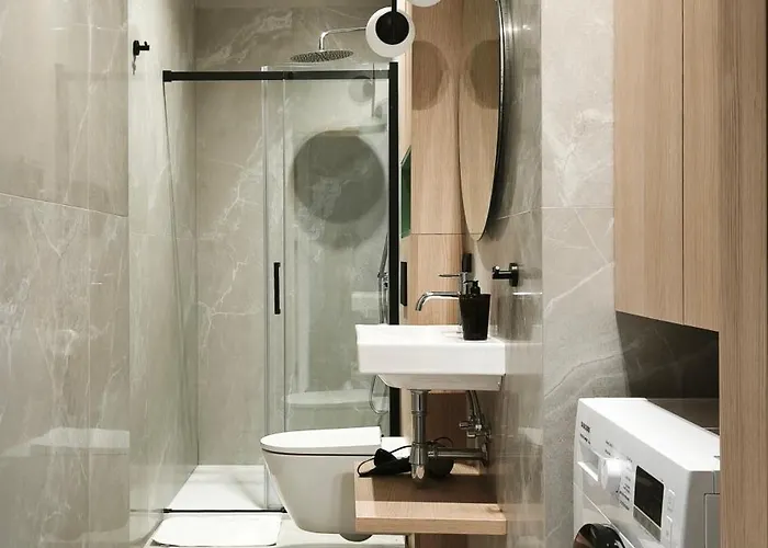 Rail & Old Town بوزنان